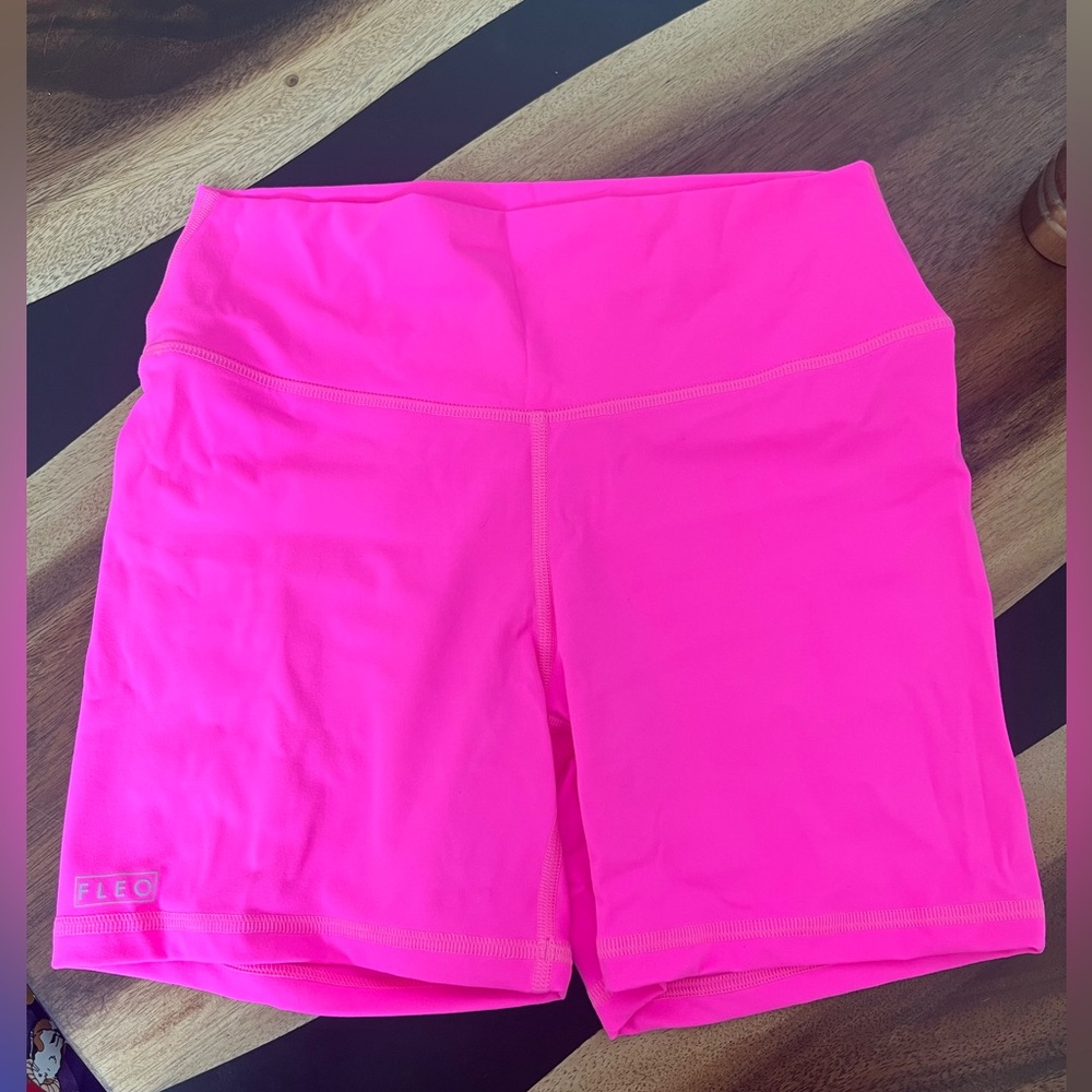 Fleo High Wasted Shorts | Size M